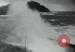 Standbild hohe Windgeschwindigkeiten Donostia-San Sebastián Spanien, 1962, aus Sekunde 18 historischem Filmmaterial Videoclip 65675035414