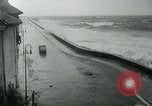 Standbild hohe Windgeschwindigkeiten Donostia-San Sebastián Spanien, 1962, aus Sekunde 30 historischem Filmmaterial Videoclip 65675035414