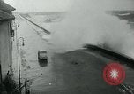 Standbild hohe Windgeschwindigkeiten Donostia-San Sebastián Spanien, 1962, aus Sekunde 33 historischem Filmmaterial Videoclip 65675035414