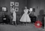 Immagine di Modelli New York City USA, 1956, secondo 13 filmato di repertorio 65675035437