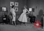 Immagine di Modelli New York City USA, 1956, secondo 16 filmato di repertorio 65675035437