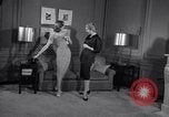 Immagine di Modelli New York City USA, 1956, secondo 28 filmato di repertorio 65675035437