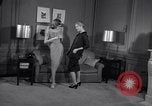 Immagine di Modelli New York City USA, 1956, secondo 32 filmato di repertorio 65675035437