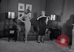 Immagine di Modelli New York City USA, 1956, secondo 36 filmato di repertorio 65675035437