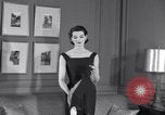 Immagine di Modelli New York City USA, 1956, secondo 45 filmato di repertorio 65675035437