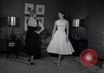 Immagine di Modelli New York City USA, 1956, secondo 54 filmato di repertorio 65675035437