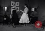 Immagine di Modelli New York City USA, 1956, secondo 56 filmato di repertorio 65675035437