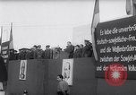 Standbild russische Truppen Ost Berlin Deutschland, 1958, aus Sekunde 10 historischem Filmmaterial Videoclip 65675035445