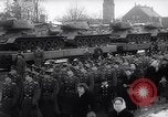 Standbild russische Truppen Ost Berlin Deutschland, 1958, aus Sekunde 24 historischem Filmmaterial Videoclip 65675035445