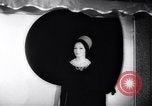 Immagine di Moda headgears New York United States USA, 1962, secondo 12 filmato di repertorio 65675035452