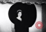 Immagine di Moda headgears New York United States USA, 1962, secondo 13 filmato di repertorio 65675035452