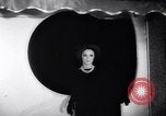 Immagine di Moda headgears New York United States USA, 1962, secondo 19 filmato di repertorio 65675035452