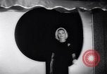 Immagine di Moda headgears New York United States USA, 1962, secondo 23 filmato di repertorio 65675035452