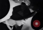 Immagine di Moda headgears New York United States USA, 1962, secondo 41 filmato di repertorio 65675035452