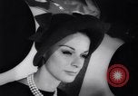 Immagine di Moda headgears New York United States USA, 1962, secondo 42 filmato di repertorio 65675035452