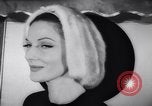 Immagine di Moda headgears New York United States USA, 1962, secondo 45 filmato di repertorio 65675035452