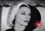 Immagine di Moda headgears New York United States USA, 1962, secondo 47 filmato di repertorio 65675035452