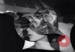 Immagine di Moda headgears New York United States USA, 1962, secondo 52 filmato di repertorio 65675035452