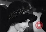 Immagine di Moda headgears New York United States USA, 1962, secondo 54 filmato di repertorio 65675035452