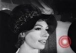 Immagine di Moda headgears New York United States USA, 1962, secondo 55 filmato di repertorio 65675035452