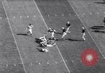 Immagine di Football americano Champaign Illinois USA, 1963, secondo 34 filmato di repertorio 65675035456