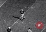 Immagine di Football americano Champaign Illinois USA, 1963, secondo 45 filmato di repertorio 65675035456