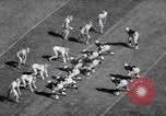 Standbild American Football United States USA, 1964, aus Sekunde 23 historischem Filmmaterial Videoclip 65675035460