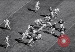 Standbild American Football United States USA, 1964, aus Sekunde 24 historischem Filmmaterial Videoclip 65675035460