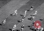 Standbild American Football United States USA, 1964, aus Sekunde 29 historischem Filmmaterial Videoclip 65675035460