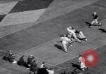 Standbild American Football United States USA, 1964, aus Sekunde 56 historischem Filmmaterial Videoclip 65675035460