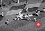 Standbild American Football United States USA, 1964, aus Sekunde 60 historischem Filmmaterial Videoclip 65675035460