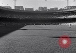 Standbild World Series NY Yankees vs NY Giants New York City USA, 1951, aus Sekunde 20 historischem Filmmaterial Videoclip 65675035474
