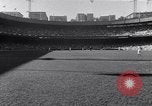 Standbild World Series NY Yankees vs NY Giants New York City USA, 1951, aus Sekunde 21 historischem Filmmaterial Videoclip 65675035474