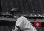 Standbild World Series NY Yankees vs NY Giants New York City USA, 1951, aus Sekunde 28 historischem Filmmaterial Videoclip 65675035474