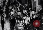 Standbild Orange werfen Festival Turin Italien, 1952, aus Sekunde 1 historischem Filmmaterial Videoclip 65675035494