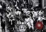Standbild Orange werfen Festival Turin Italien, 1952, aus Sekunde 4 historischem Filmmaterial Videoclip 65675035494