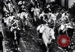 Standbild Orange werfen Festival Turin Italien, 1952, aus Sekunde 5 historischem Filmmaterial Videoclip 65675035494