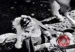Standbild Orange werfen Festival Turin Italien, 1952, aus Sekunde 6 historischem Filmmaterial Videoclip 65675035494