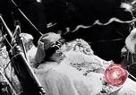 Standbild Orange werfen Festival Turin Italien, 1952, aus Sekunde 9 historischem Filmmaterial Videoclip 65675035494
