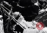 Standbild Orange werfen Festival Turin Italien, 1952, aus Sekunde 10 historischem Filmmaterial Videoclip 65675035494