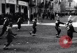 Standbild Orange werfen Festival Turin Italien, 1952, aus Sekunde 13 historischem Filmmaterial Videoclip 65675035494