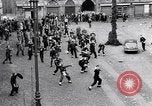 Standbild Orange werfen Festival Turin Italien, 1952, aus Sekunde 24 historischem Filmmaterial Videoclip 65675035494