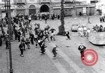 Standbild Orange werfen Festival Turin Italien, 1952, aus Sekunde 26 historischem Filmmaterial Videoclip 65675035494