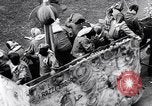 Standbild Orange werfen Festival Turin Italien, 1952, aus Sekunde 31 historischem Filmmaterial Videoclip 65675035494