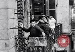 Standbild Orange werfen Festival Turin Italien, 1952, aus Sekunde 32 historischem Filmmaterial Videoclip 65675035494