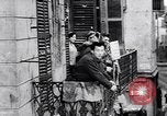 Standbild Orange werfen Festival Turin Italien, 1952, aus Sekunde 34 historischem Filmmaterial Videoclip 65675035494