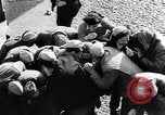 Standbild Orange werfen Festival Turin Italien, 1952, aus Sekunde 36 historischem Filmmaterial Videoclip 65675035494