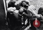 Standbild Orange werfen Festival Turin Italien, 1952, aus Sekunde 39 historischem Filmmaterial Videoclip 65675035494