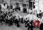 Standbild Orange werfen Festival Turin Italien, 1952, aus Sekunde 41 historischem Filmmaterial Videoclip 65675035494