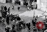 Standbild Orange werfen Festival Turin Italien, 1952, aus Sekunde 44 historischem Filmmaterial Videoclip 65675035494